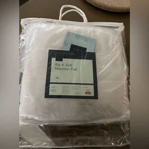 NWT Ella Jayne Big & Soft TWIN mattress pad.